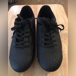 Brava Soccer Cleats Black -4.5 youth